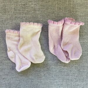 Newborn Socks (Free with Bundle)